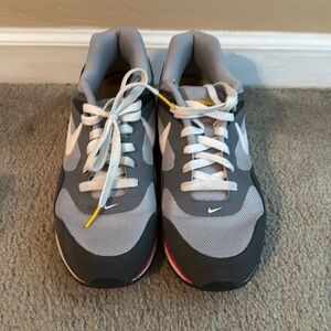Nike Livesteong Air Max   Women’s size 10